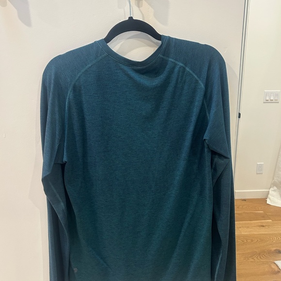 Lululemon Men's Metal Vent Tech Short Sleeve Shirt - Picture 2 of 2